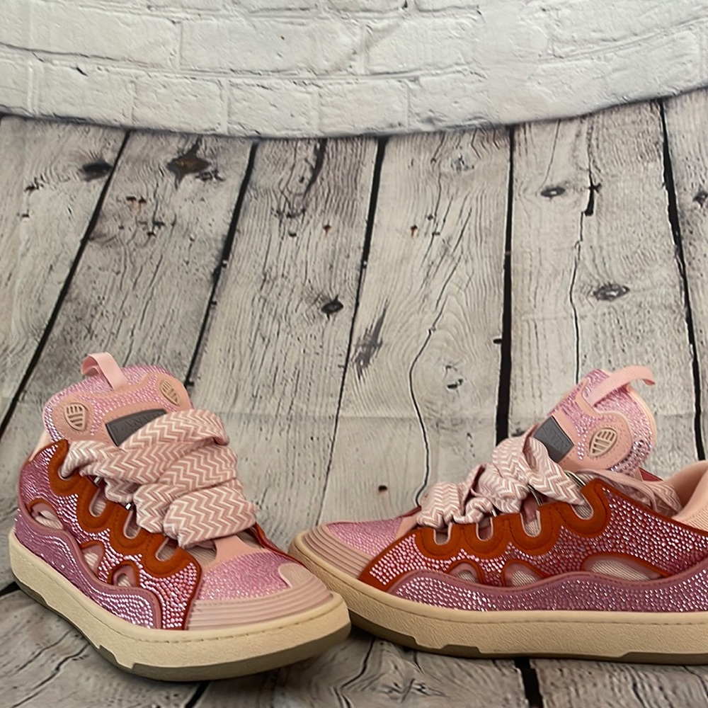 I bought these shoes for my daughter and she doesn’t like them.